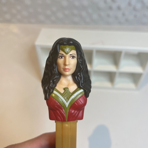 🎉5 for $10- Wonder Woman Pez Dispenser - Picture 2 of 6